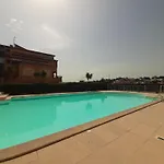 Avec Piscine Et Tennis, - Fr-1-239-809 *