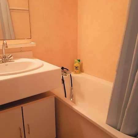 Avec Piscine Et Tennis, - Fr-1-239-809